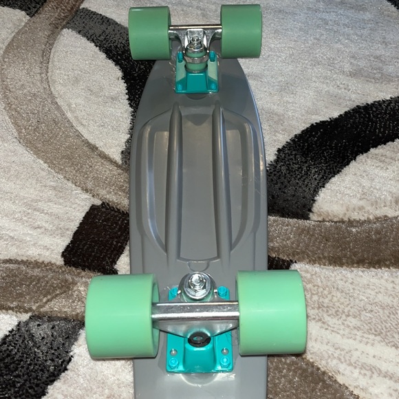 Penny Skateboard Never used - Picture 2 of 4